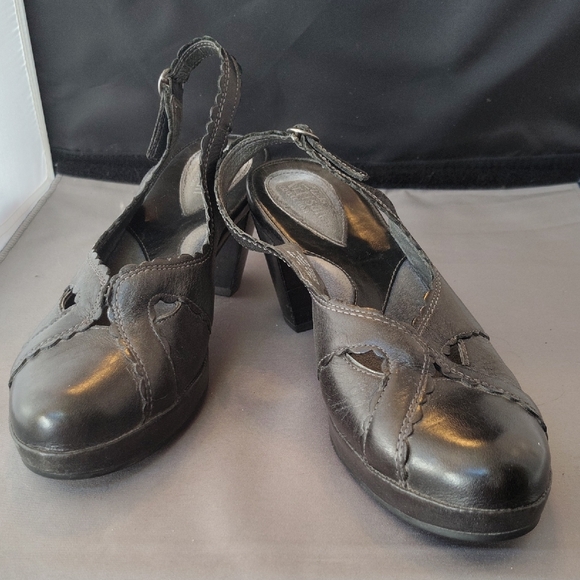 Artisan Black Women's Heels - Picture 1 of 3